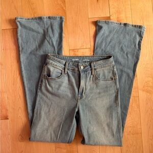 NWOT Old Navy Wow Flare Jeans, Size 0